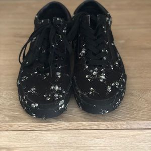 Black & Floral size 7.5 Vans